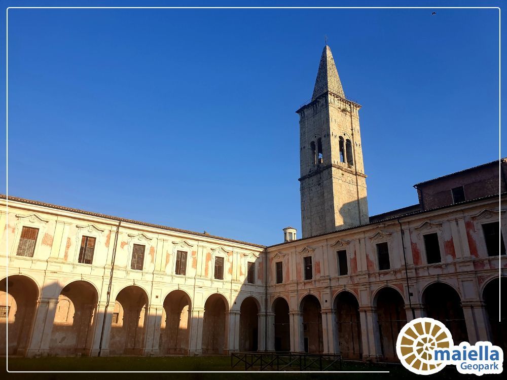 Veduta del campanile dal Cortile dei Nobili