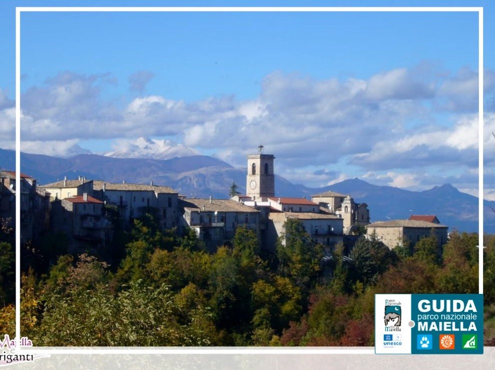 Passeggiata tra i vicoli del borgo di Roccamorice a lume di stelle.